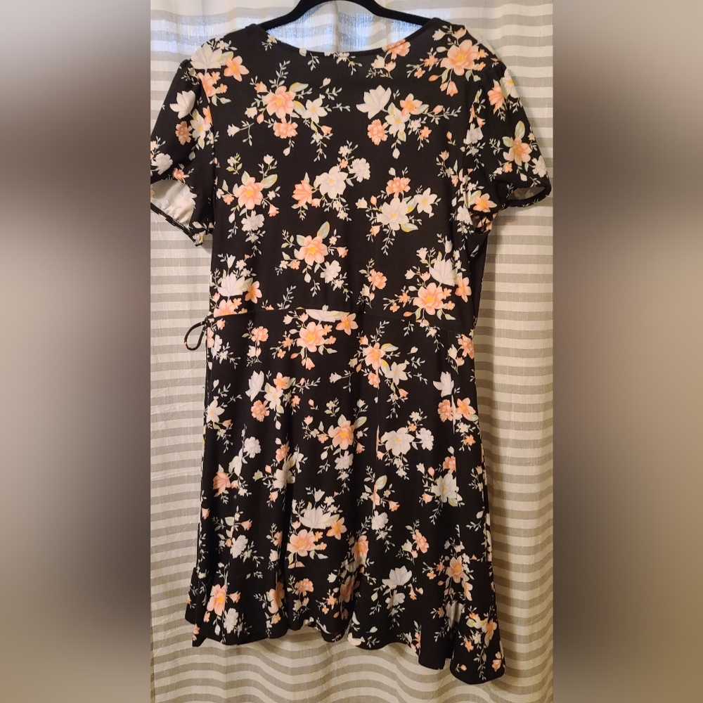 Dress - Picture 2 of 5